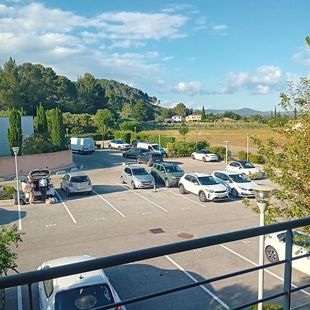 Superbe Appartement T2 Cuers Exteriér fotografie