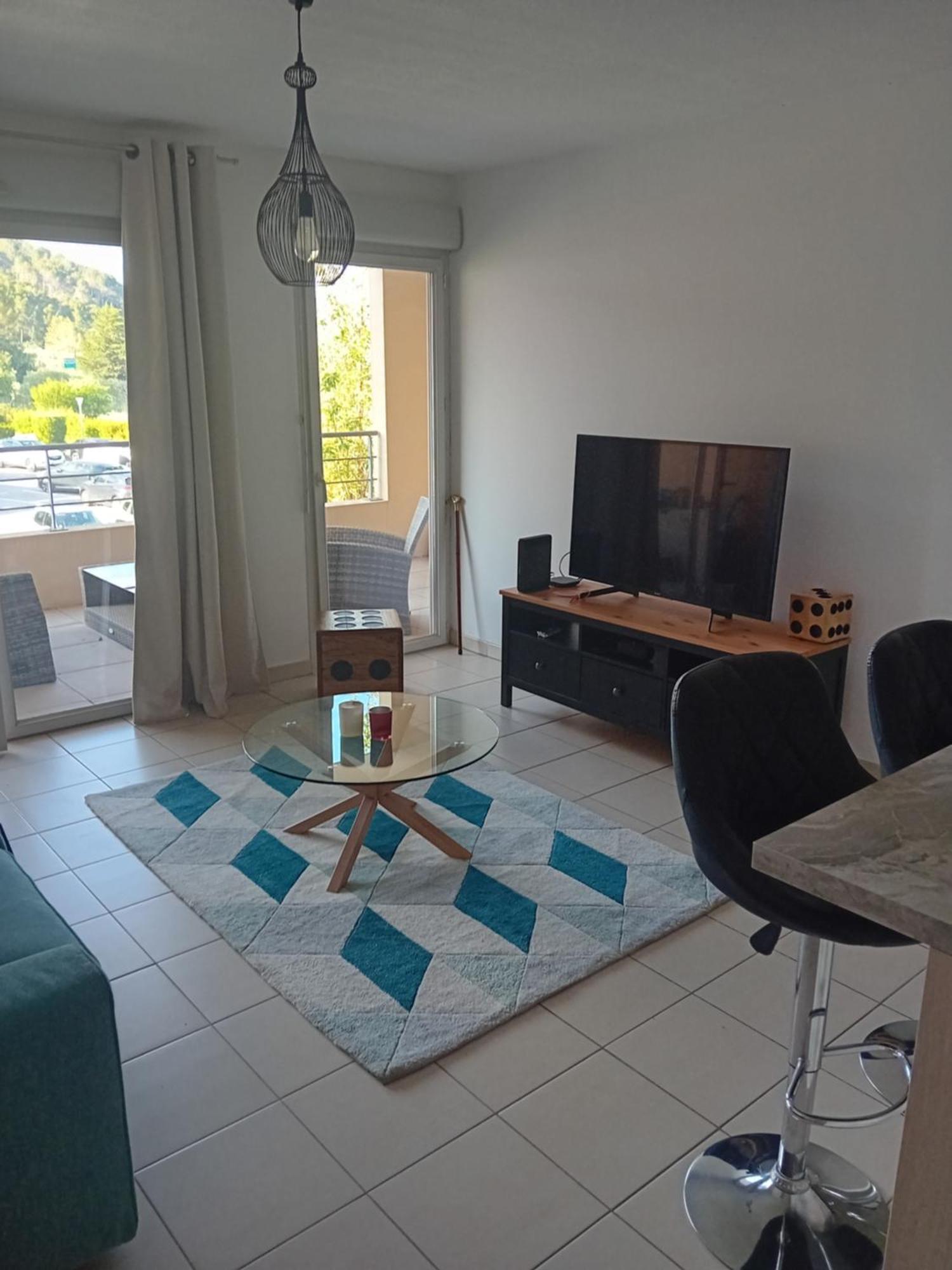 Superbe Appartement T2 Cuers Exteriér fotografie