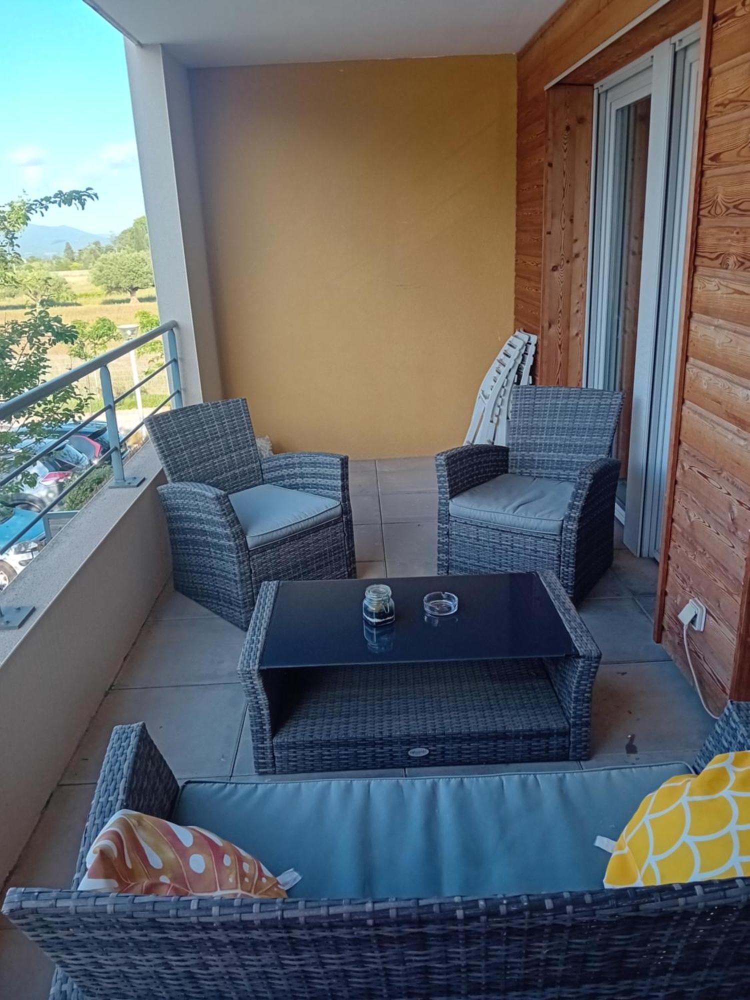 Superbe Appartement T2 Cuers Exteriér fotografie