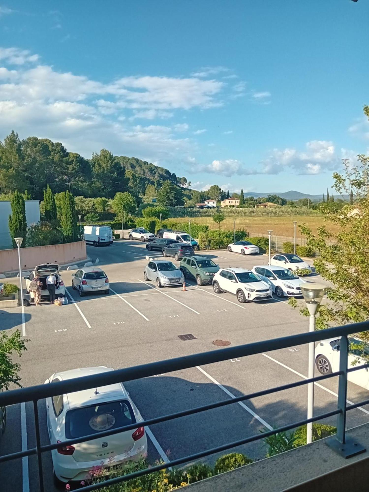 Superbe Appartement T2 Cuers Exteriér fotografie