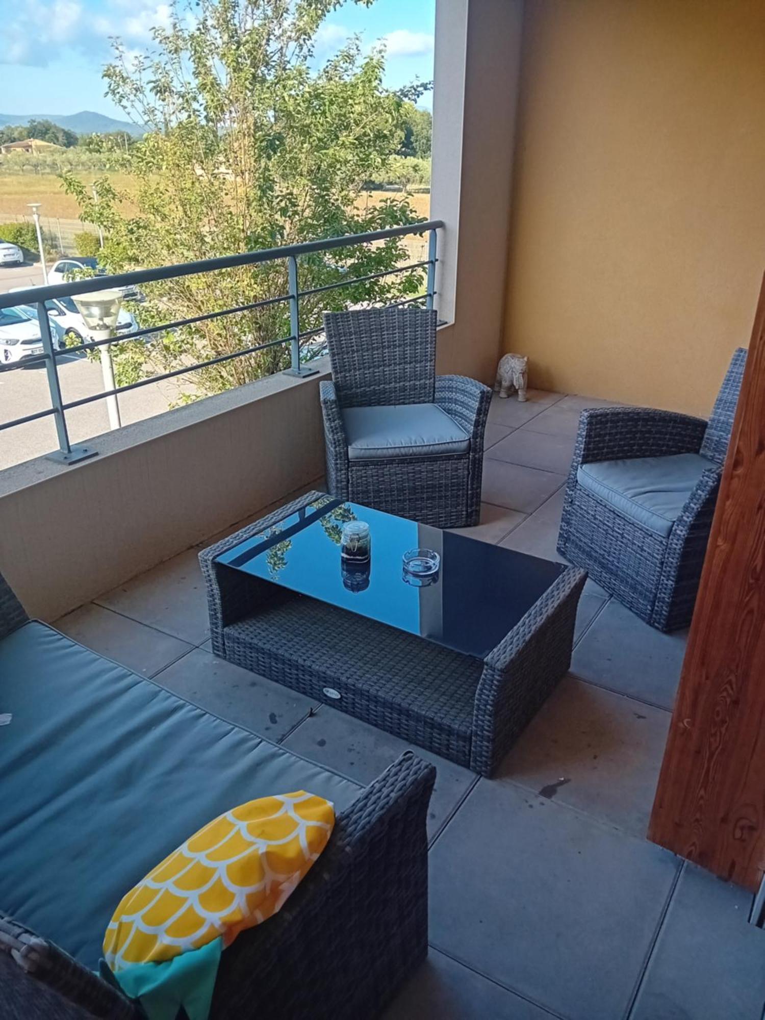 Superbe Appartement T2 Cuers Exteriér fotografie